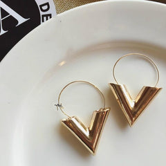 2019 Hot Sale New Fashion Trend Earrings Brincos Oorbellen Simple Metal Wind Letter V Shape Stud Earrings For Women Gift